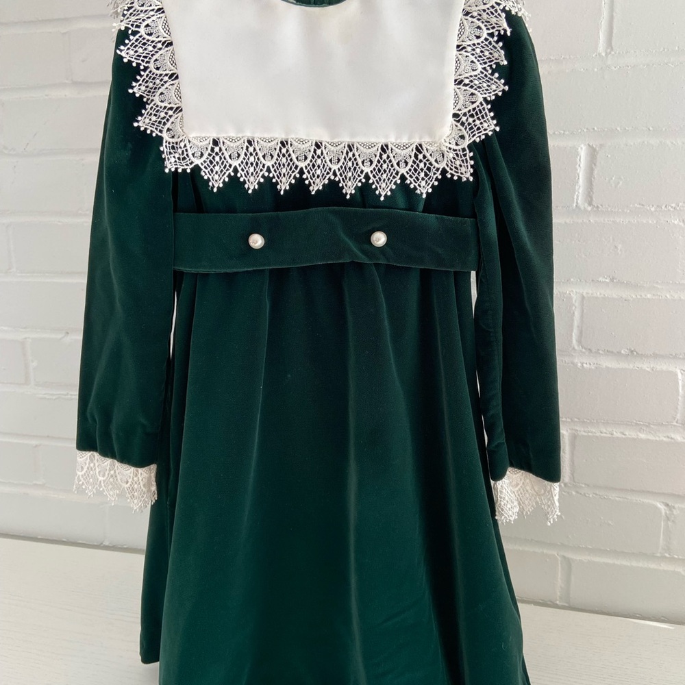 Classic Old Style Handmade Green Velvet Dress with Lace Bib Collar size 6-7
